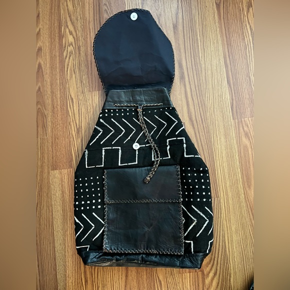 Backpack - Picture 5 of 7